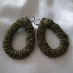 Adorable Green Teardrop Earrings